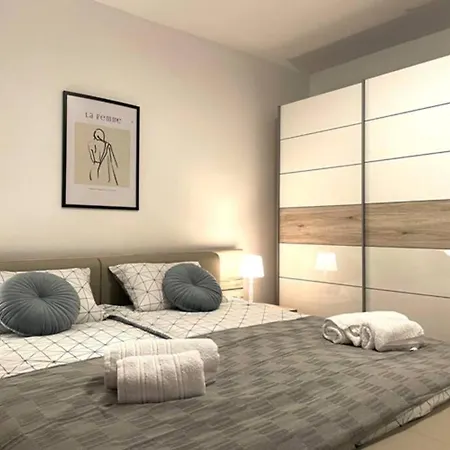 Neva ,prostrani Stan U Blizini Mora Apartamento PUY