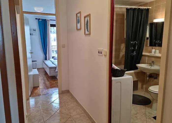 Neva ,prostrani Stan U Blizini Mora Apartamento Pula