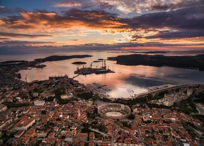 Neva ,prostrani Stan U Blizini Mora Apartamento