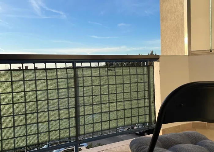 Neva ,prostrani Stan U Blizini Mora * Pula