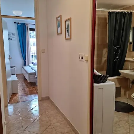 Neva ,prostrani Stan U Blizini Mora Apartment Pula