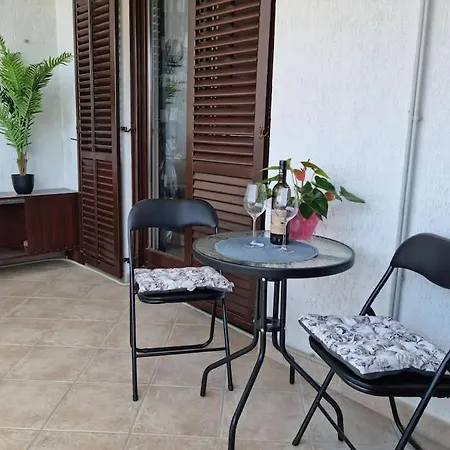 Apartment Neva ,prostrani Stan U Blizini Mora