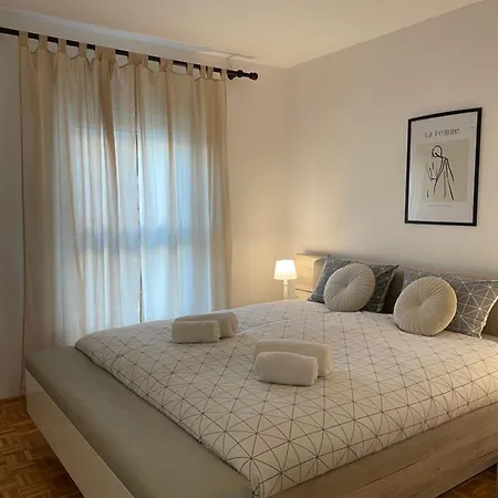 Apartment Neva ,prostrani Stan U Blizini Mora *