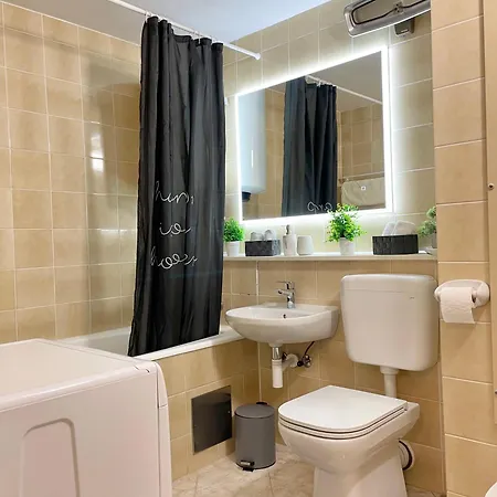 Apartment Neva ,prostrani Stan U Blizini Mora Pula
