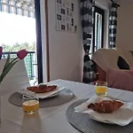 Neva ,prostrani Stan U Blizini Mora Pula